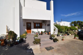 Spacious Cycladic Beach House